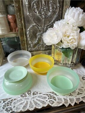 Cloud Island suction bowls set of 4